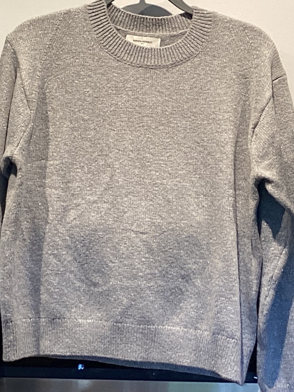 BANANA REPUBLIC. SILVER THREAD SWEATER OMG. BLING SMALL NEW